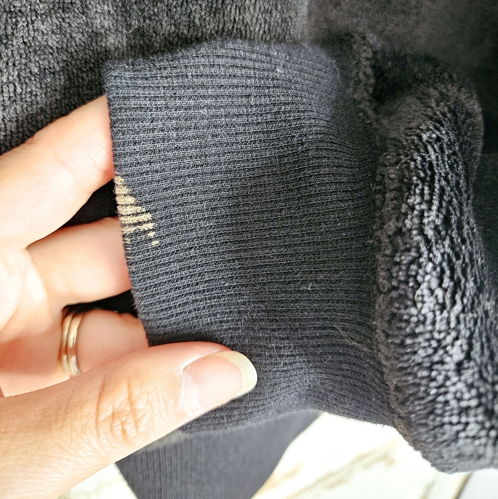 GAIAM Cozy Black Teddy Sweater Medium - Picture 10 of 10